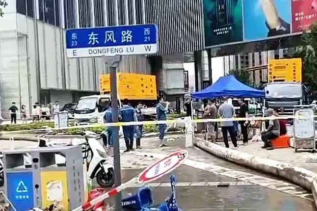 新半岛官网-半岛(中国)排涝突击队在排涝现场