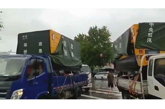 众志成城共同守护我们的城市—新半岛官网-半岛(中国)积极参与郑州市防汛救灾工作